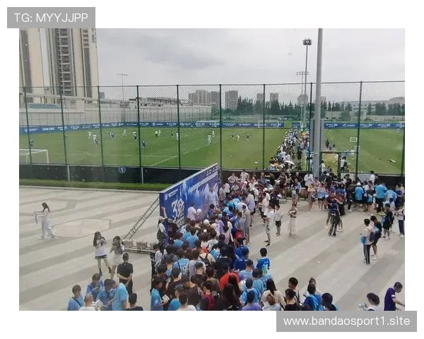 大连英博中超首个主场或吸引超五万球迷现场热情观赛盛况空前 大连英博中超首个主场或吸引超五万球迷现场热情观赛盛况空前