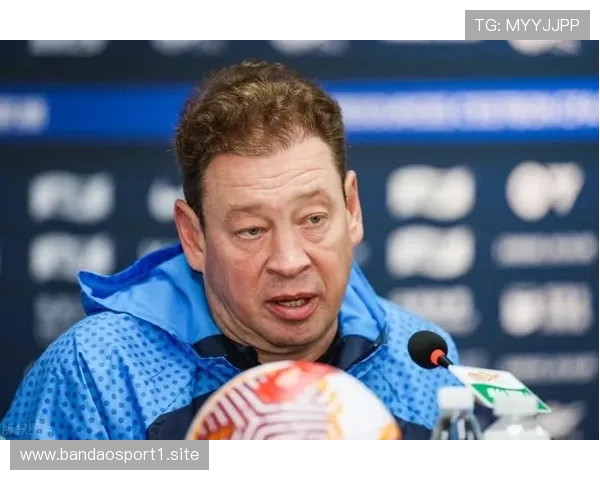 斯卢茨基回应伊万国脚出场率不足期待国家队涌现更多崭新人材发现 斯卢茨基回应伊万国脚出场率不足期待国家队涌现更多崭新人材发现